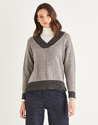 WOMEN’S CROSSOVER DETAIL V-NECK SWEATER IN SIRDAR HAWORTH TWEED - Click to Enlarge